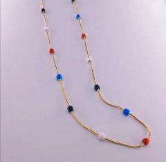 Renkli boncuklu kolye