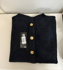 Siyah düğmeli hırka