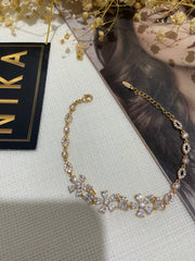 Çiçek detaylı rose bileklik