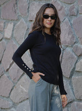 Kolları düğmeli badi