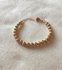 Sıralı top detaylı bileklik