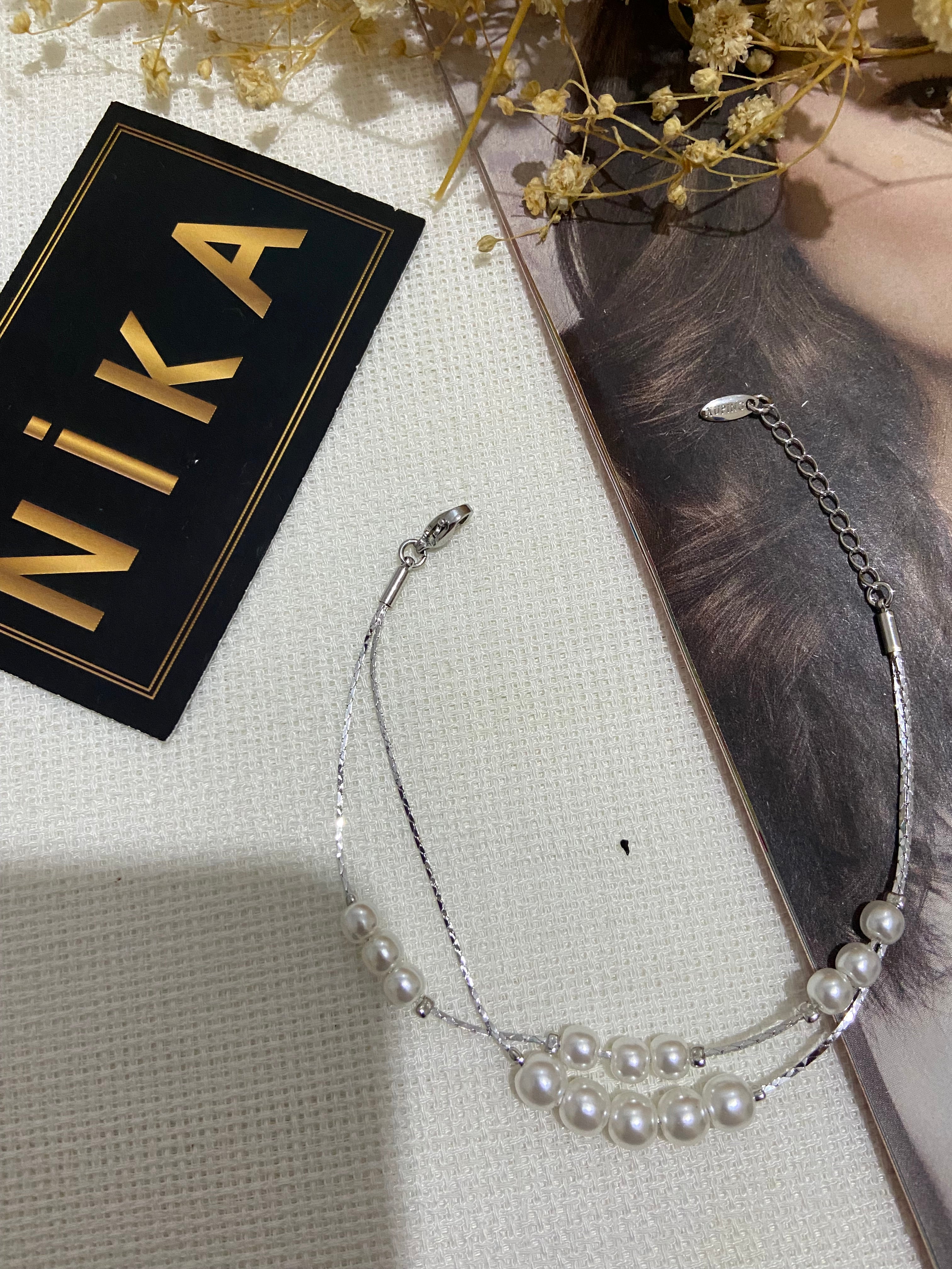 Beyaz boncuklu silver renk bileklik