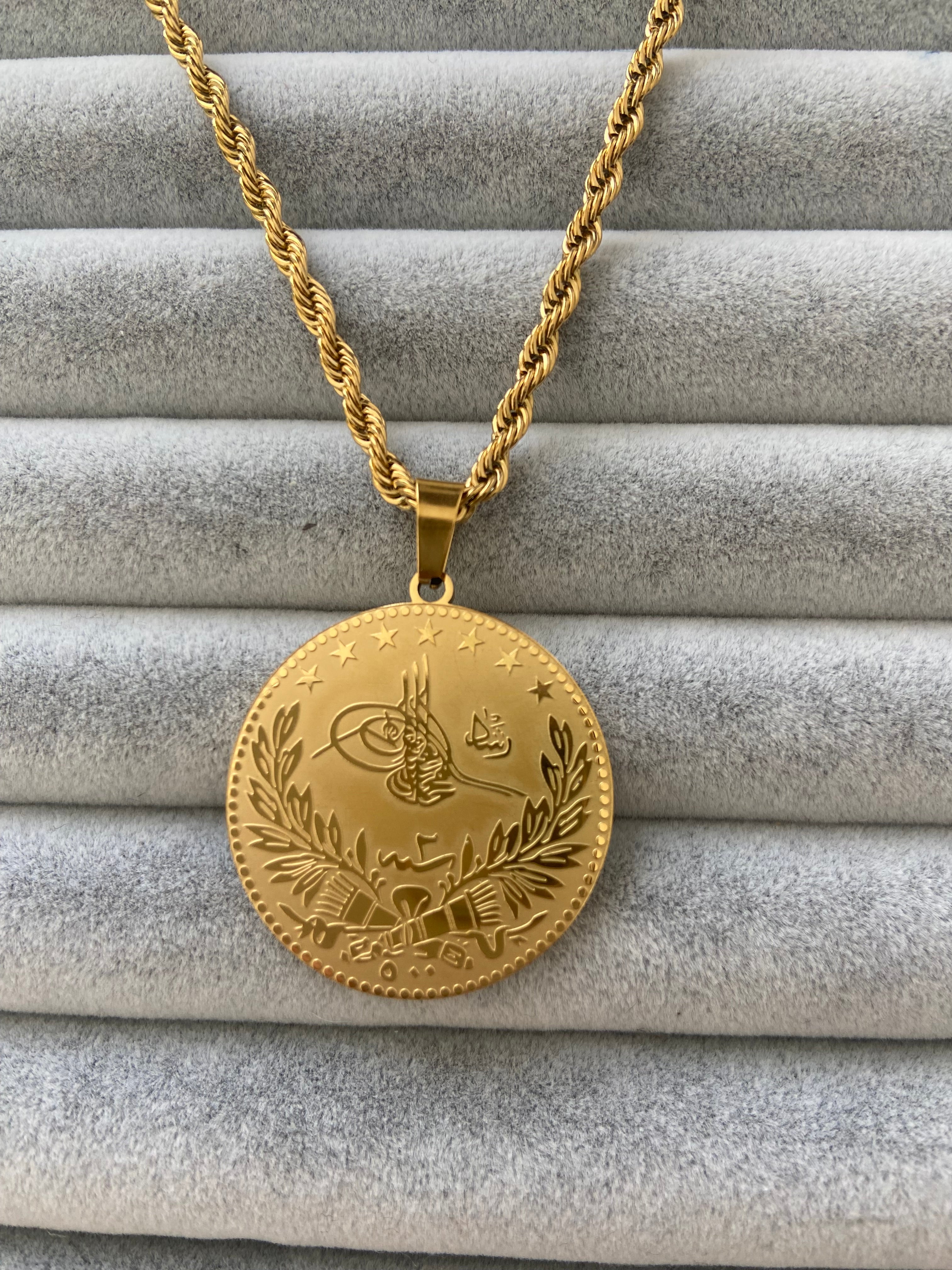 Ucu yuvarlak altınlı kolye