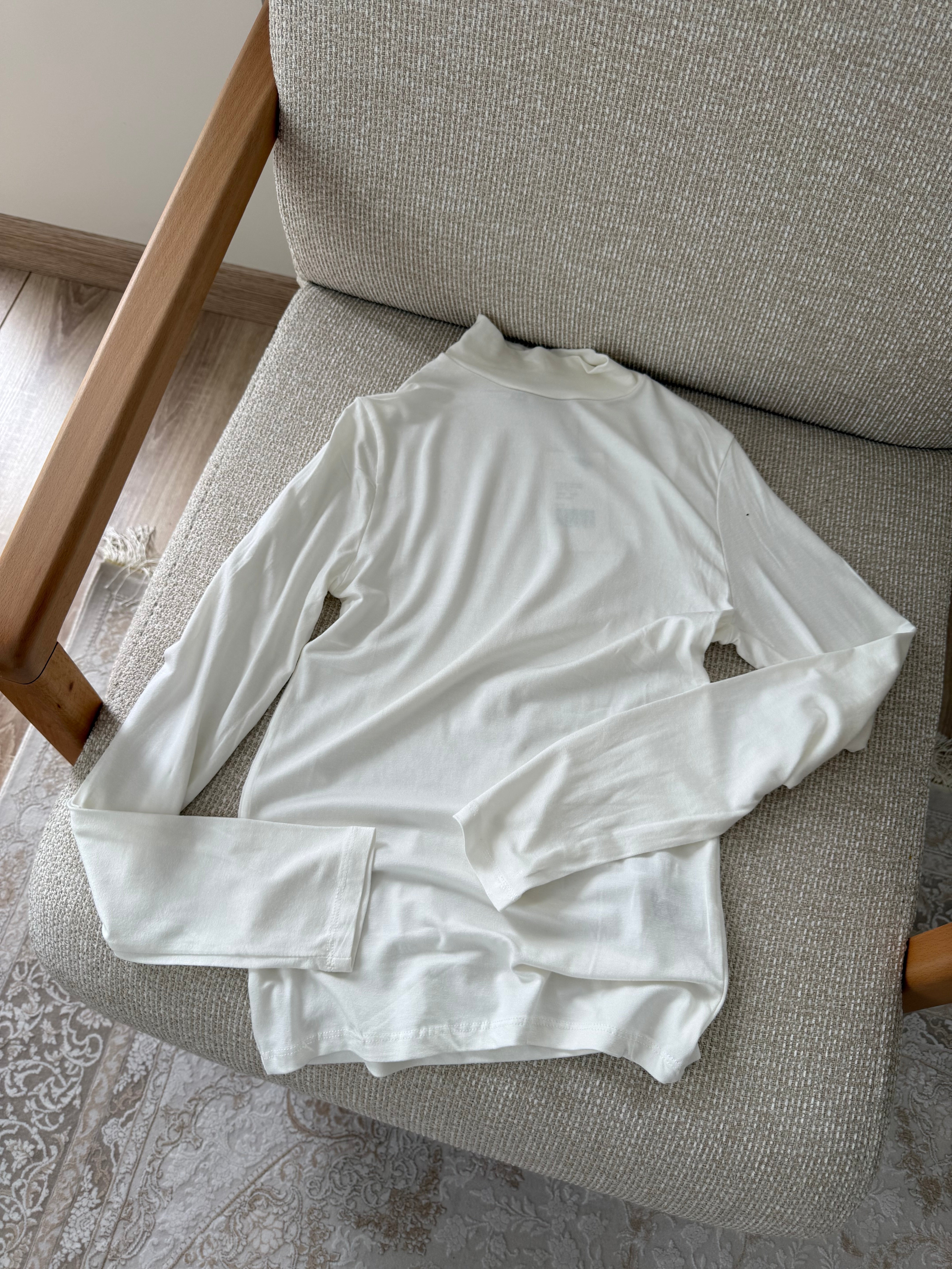 Beyaz uzun kollu badi