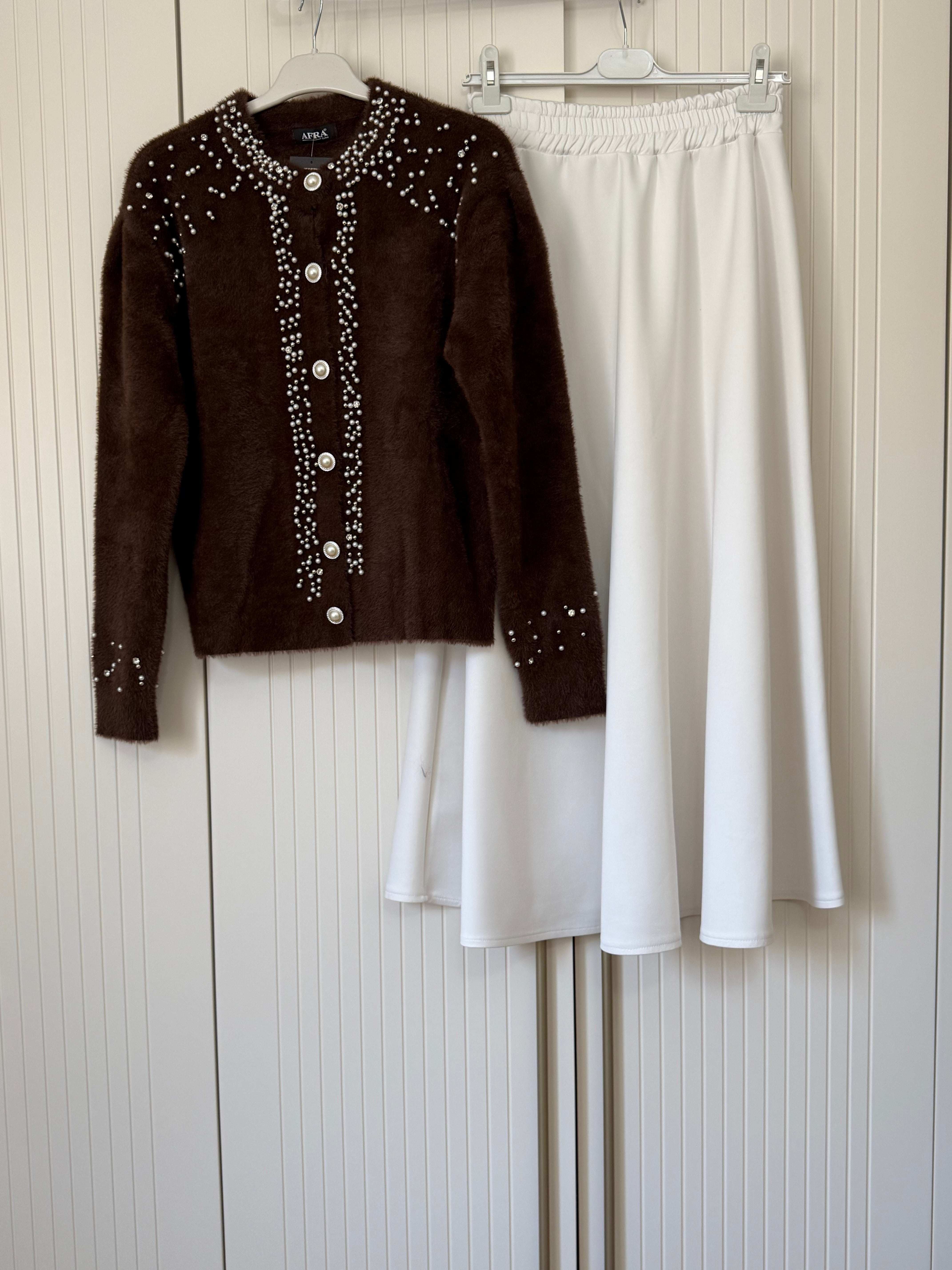 Boncuk nakışlı hırka