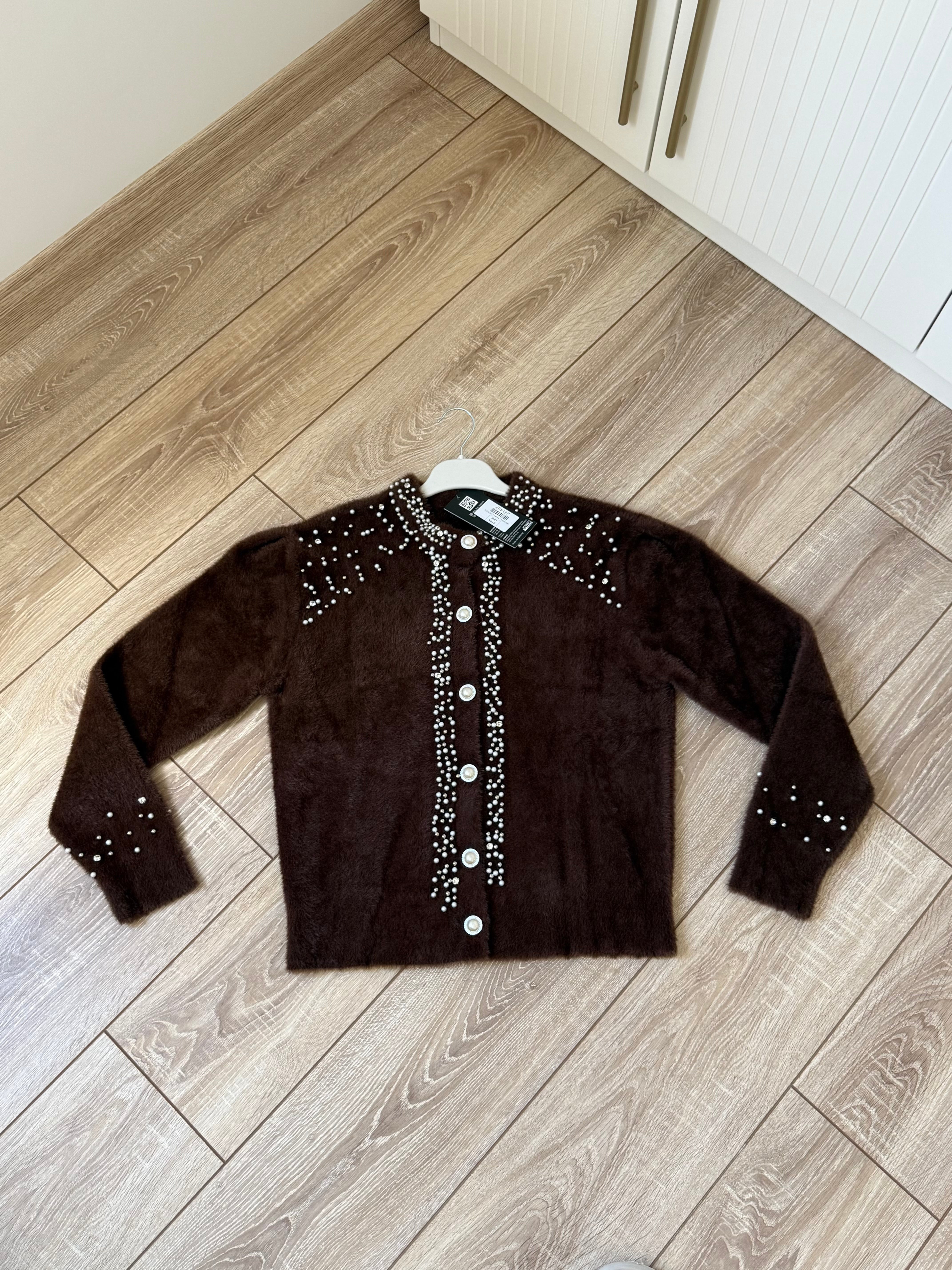 Boncuk nakışlı hırka