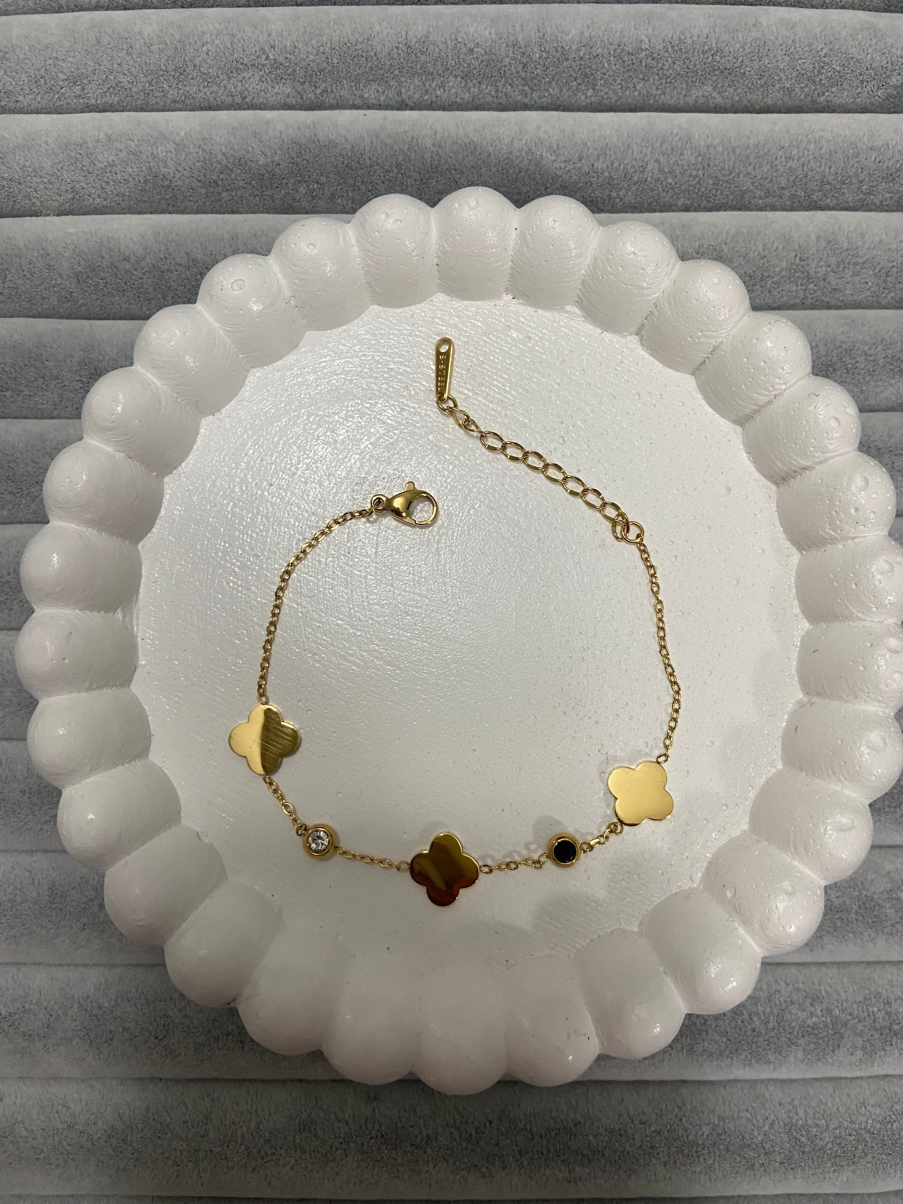 Yonca model bileklik