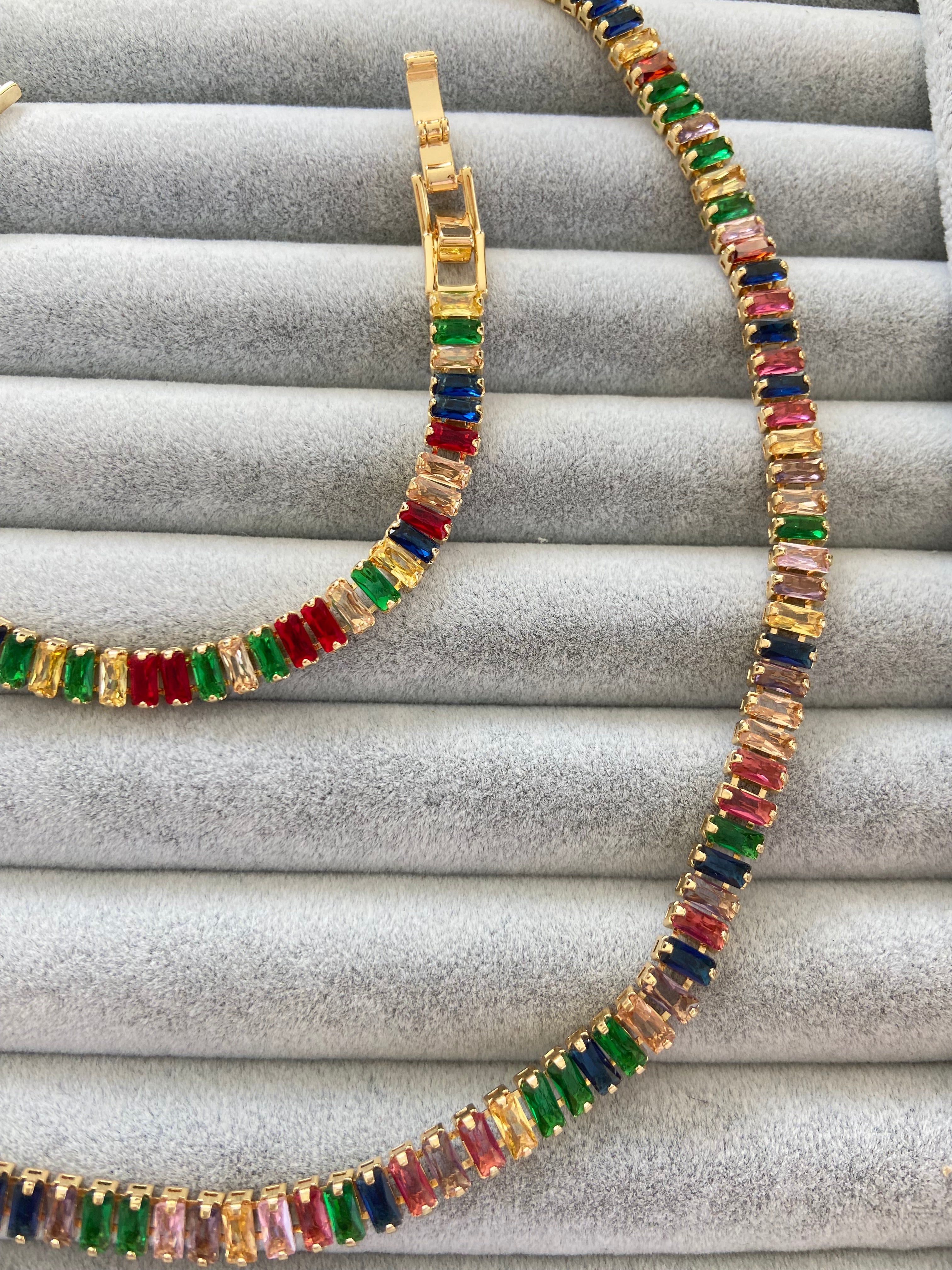 Renkli taşlı kolye seti