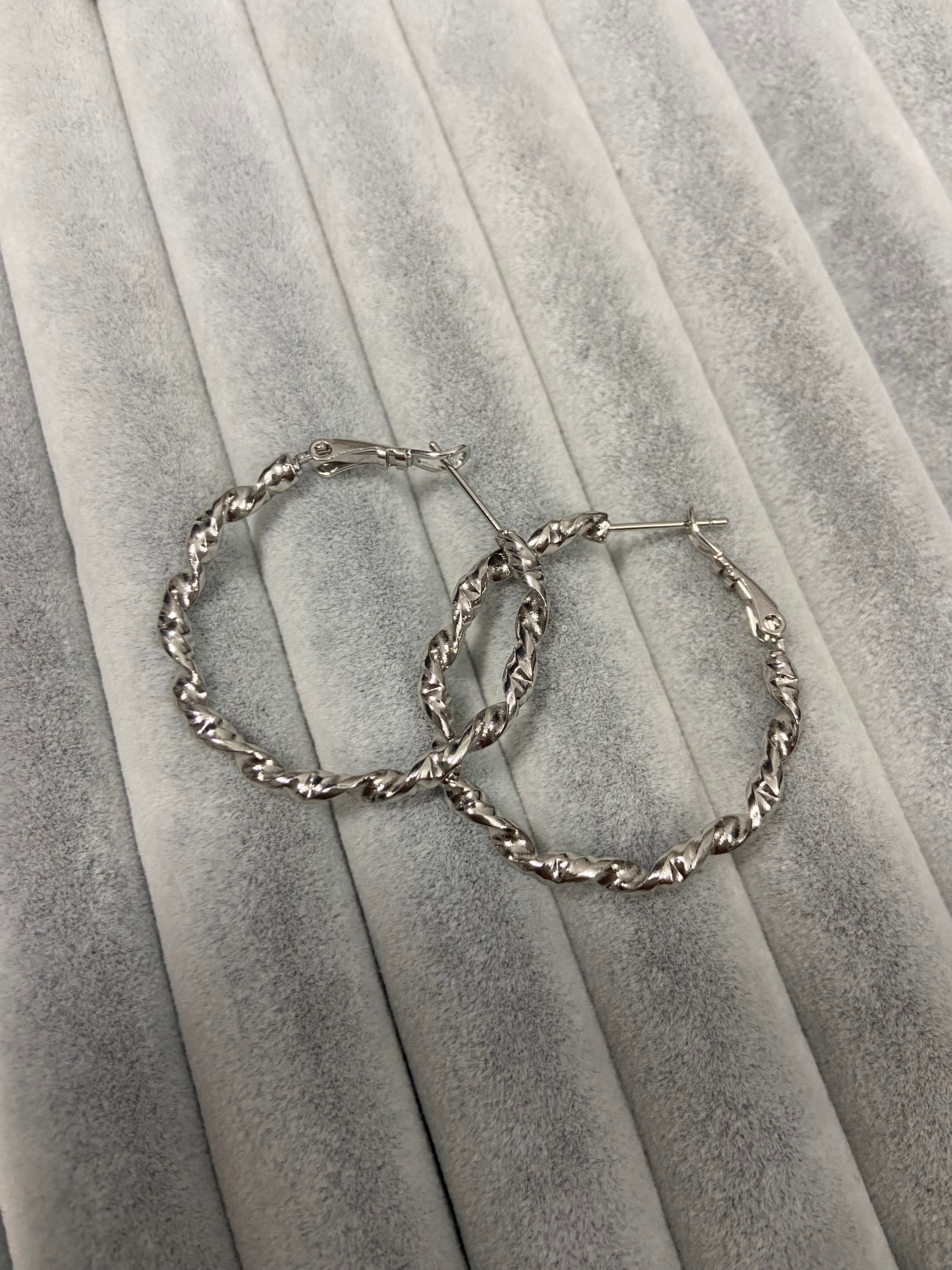 Halkalı tırtıklı küpe