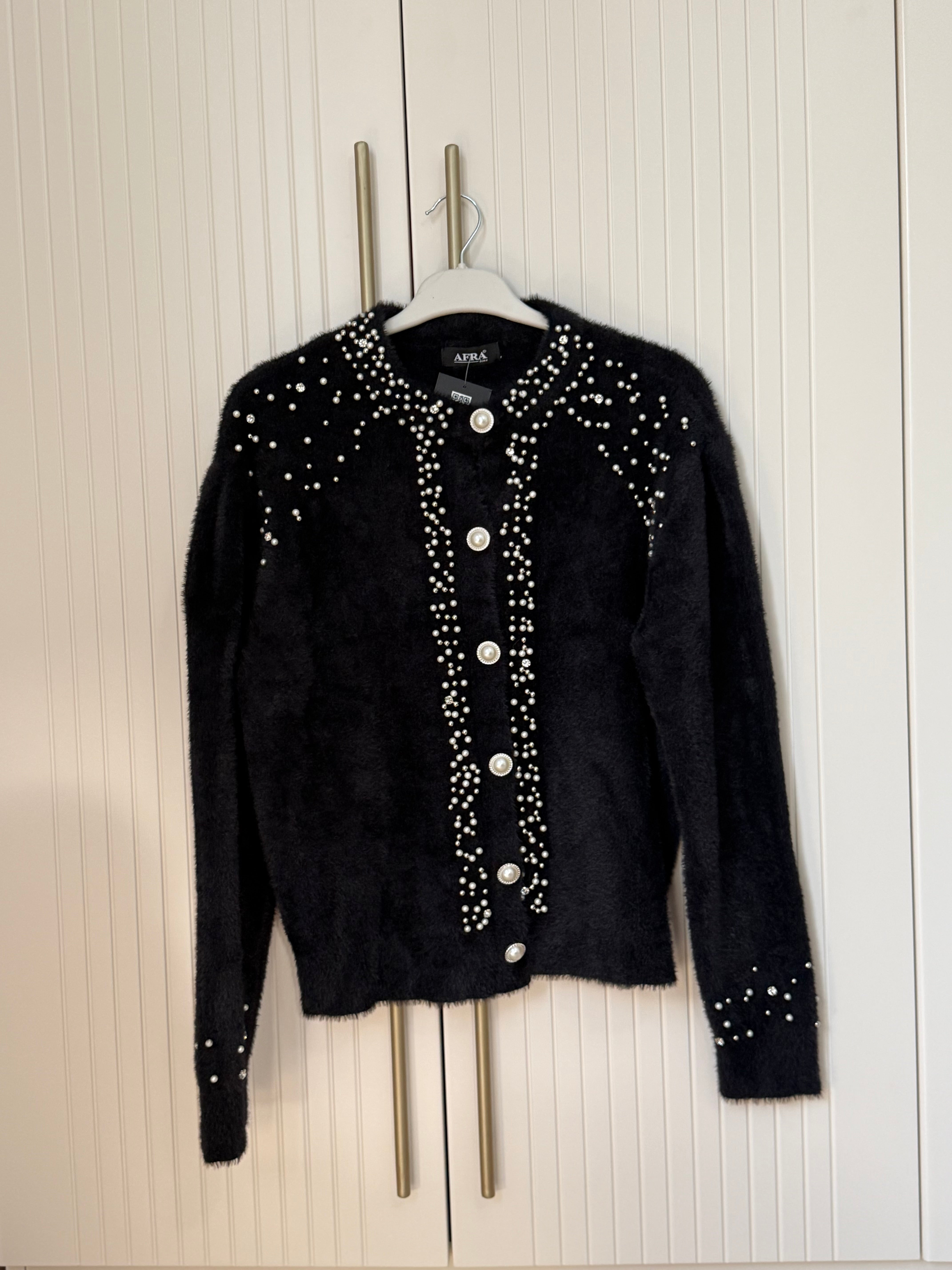 Siyah boncuklu hırka