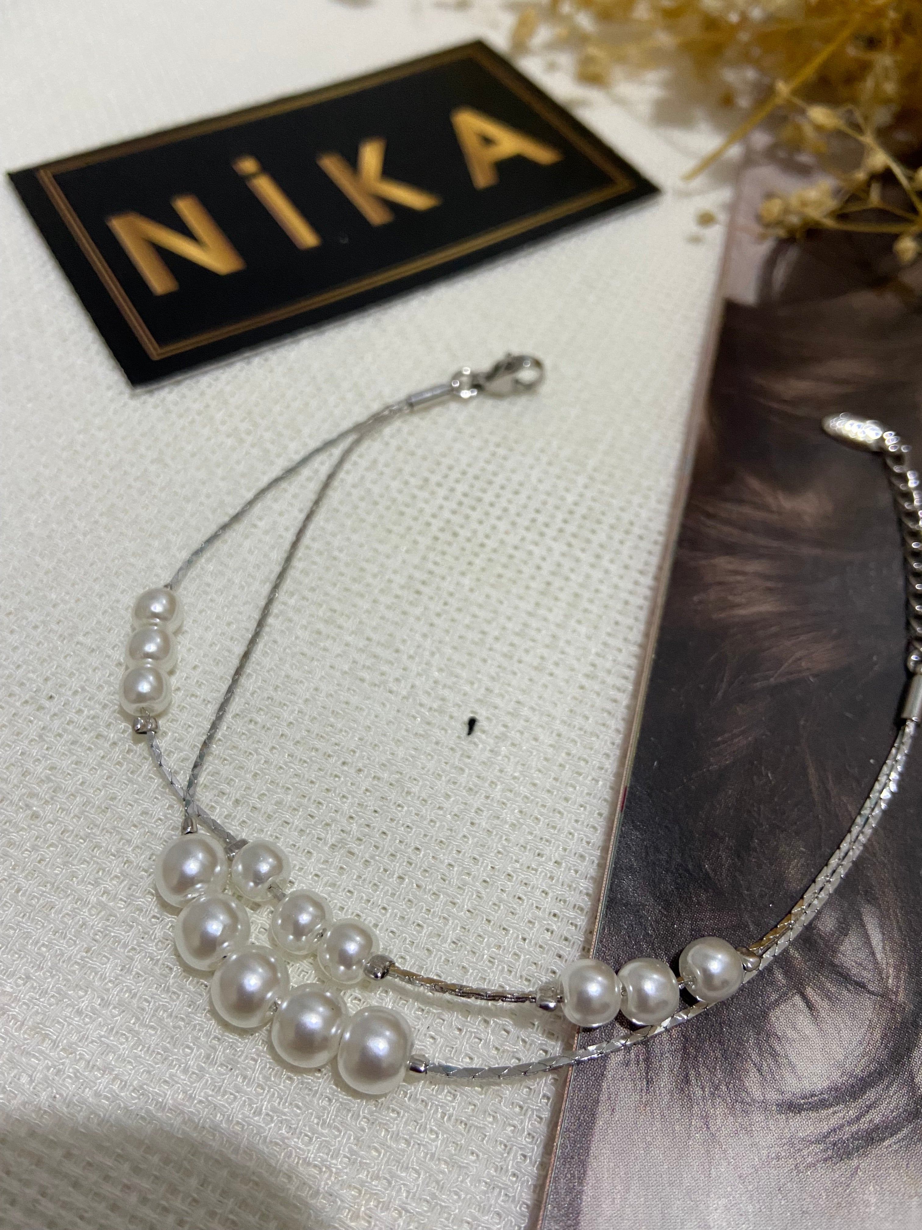 Beyaz boncuklu silver renk bileklik