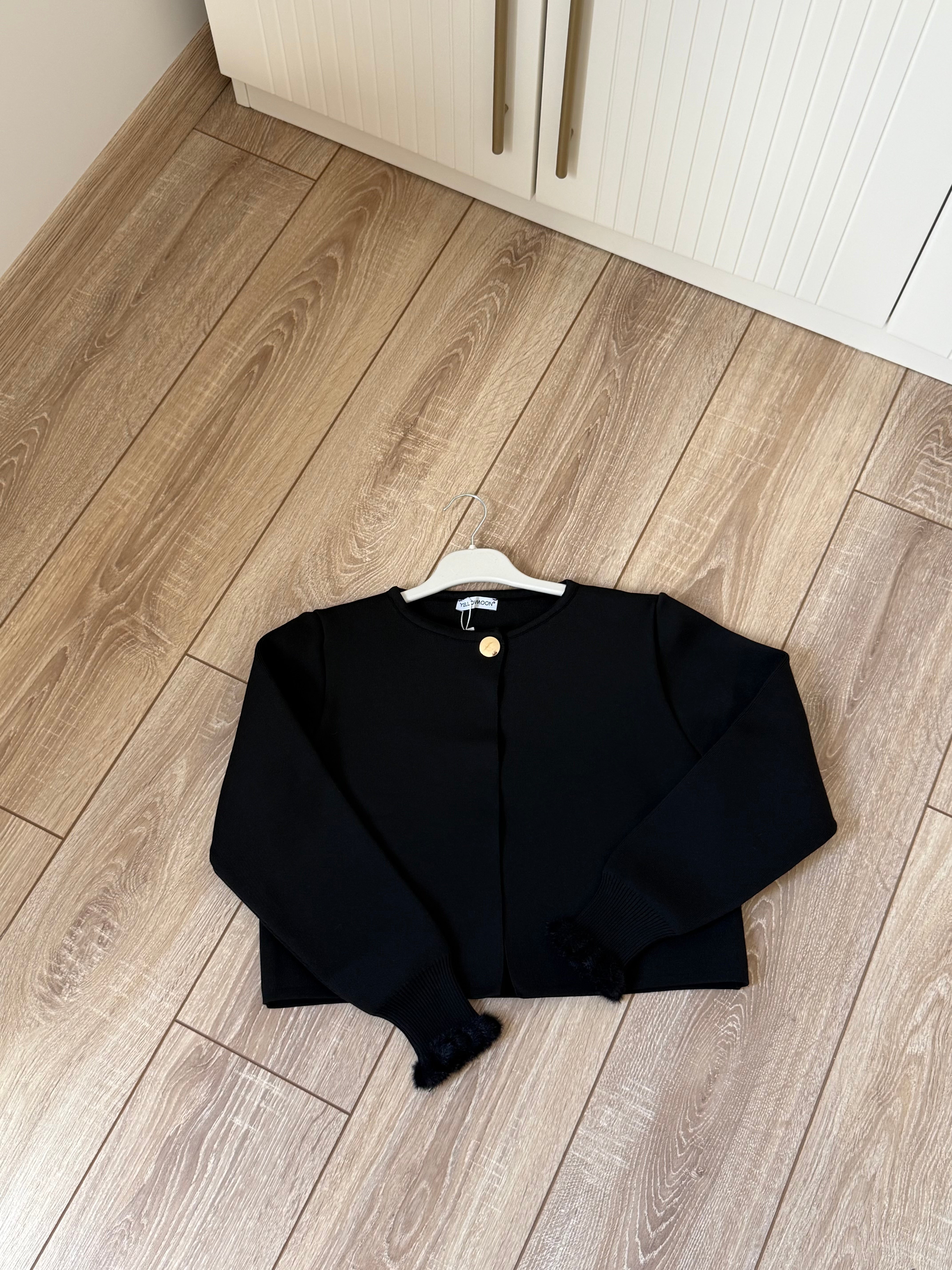 Kolları tüylü hırka