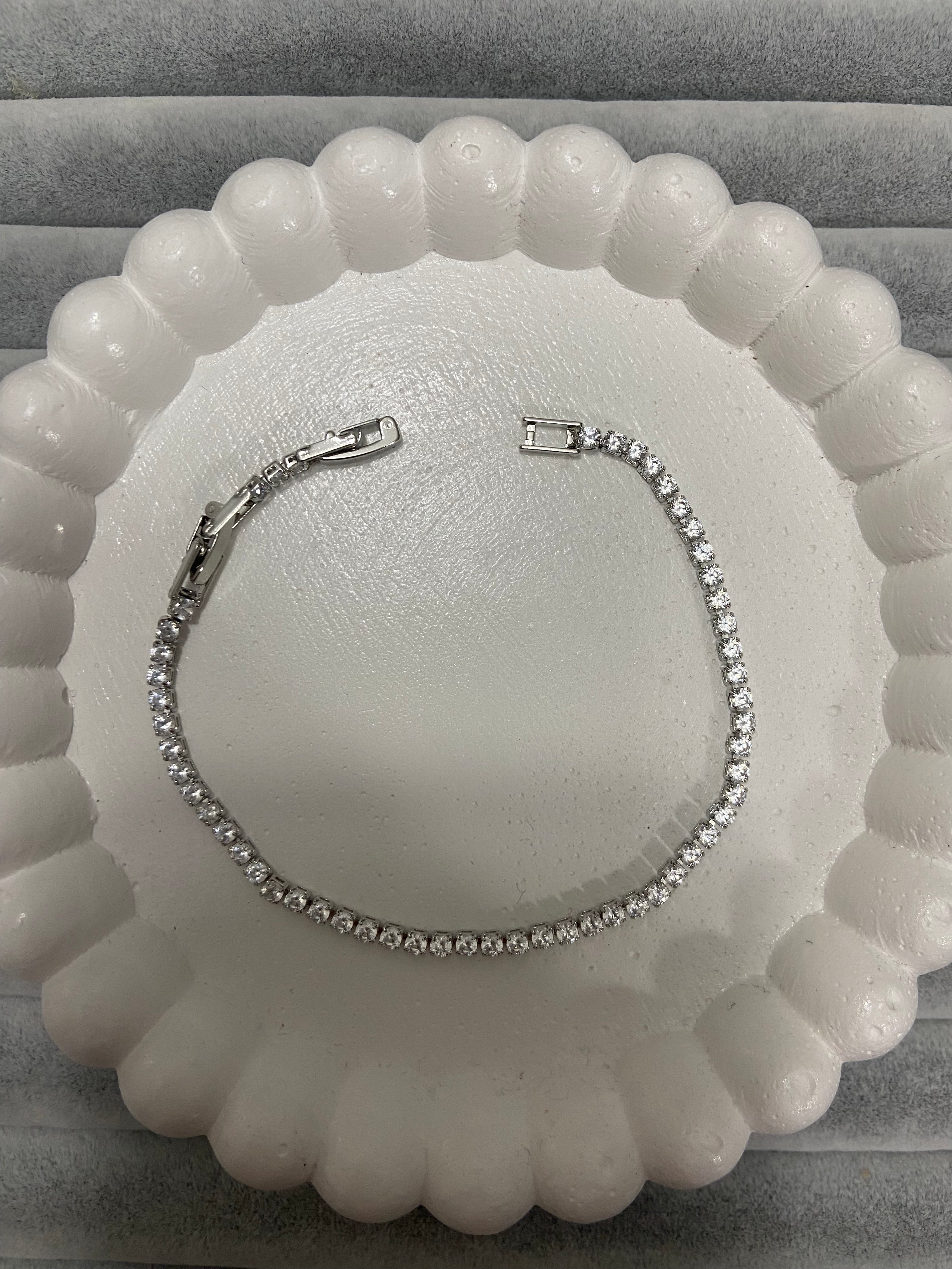 İnce su yolu vip bileklik