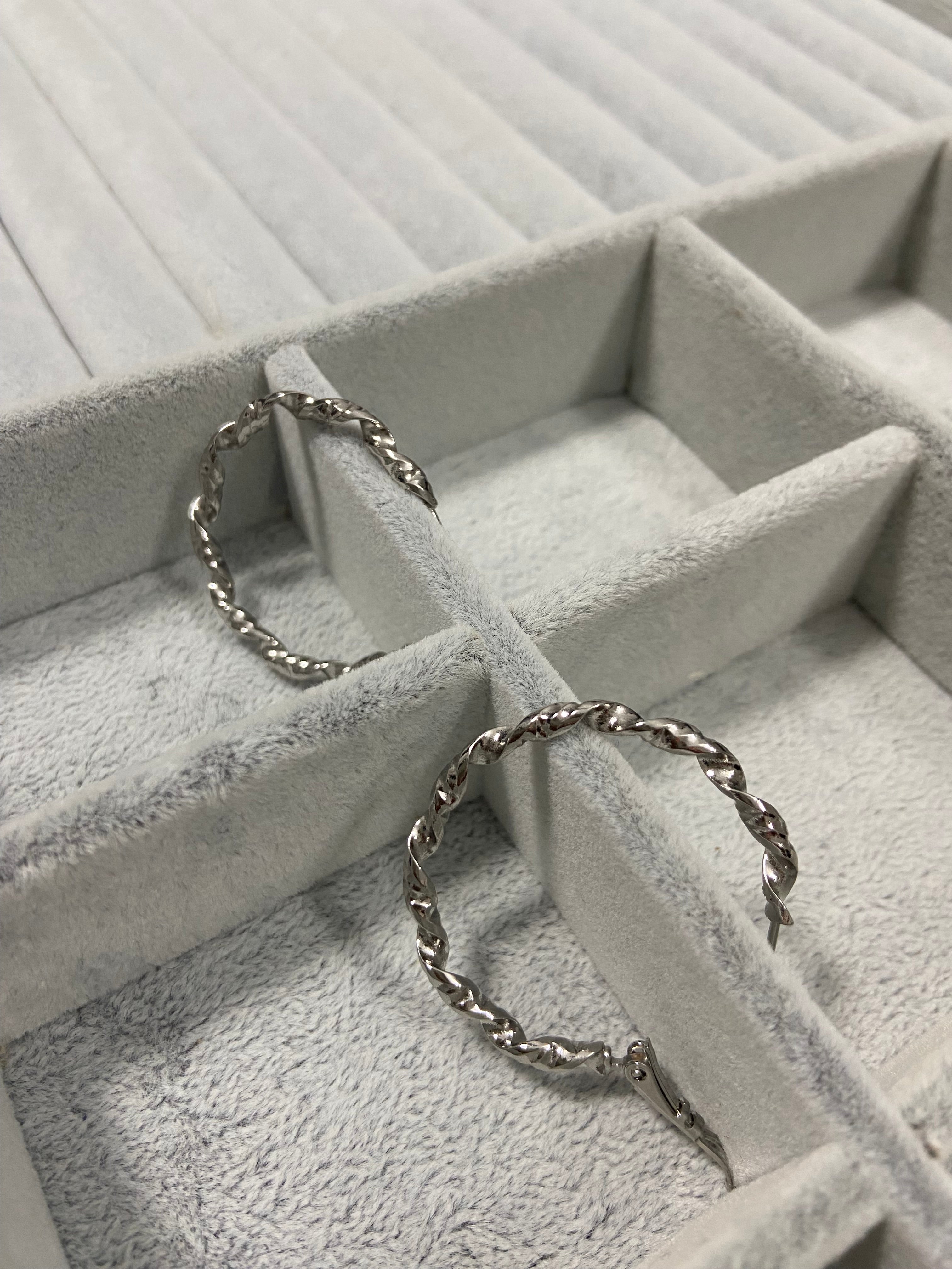 Halkalı tırtıklı küpe