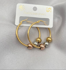 Şık topçuklu küpe