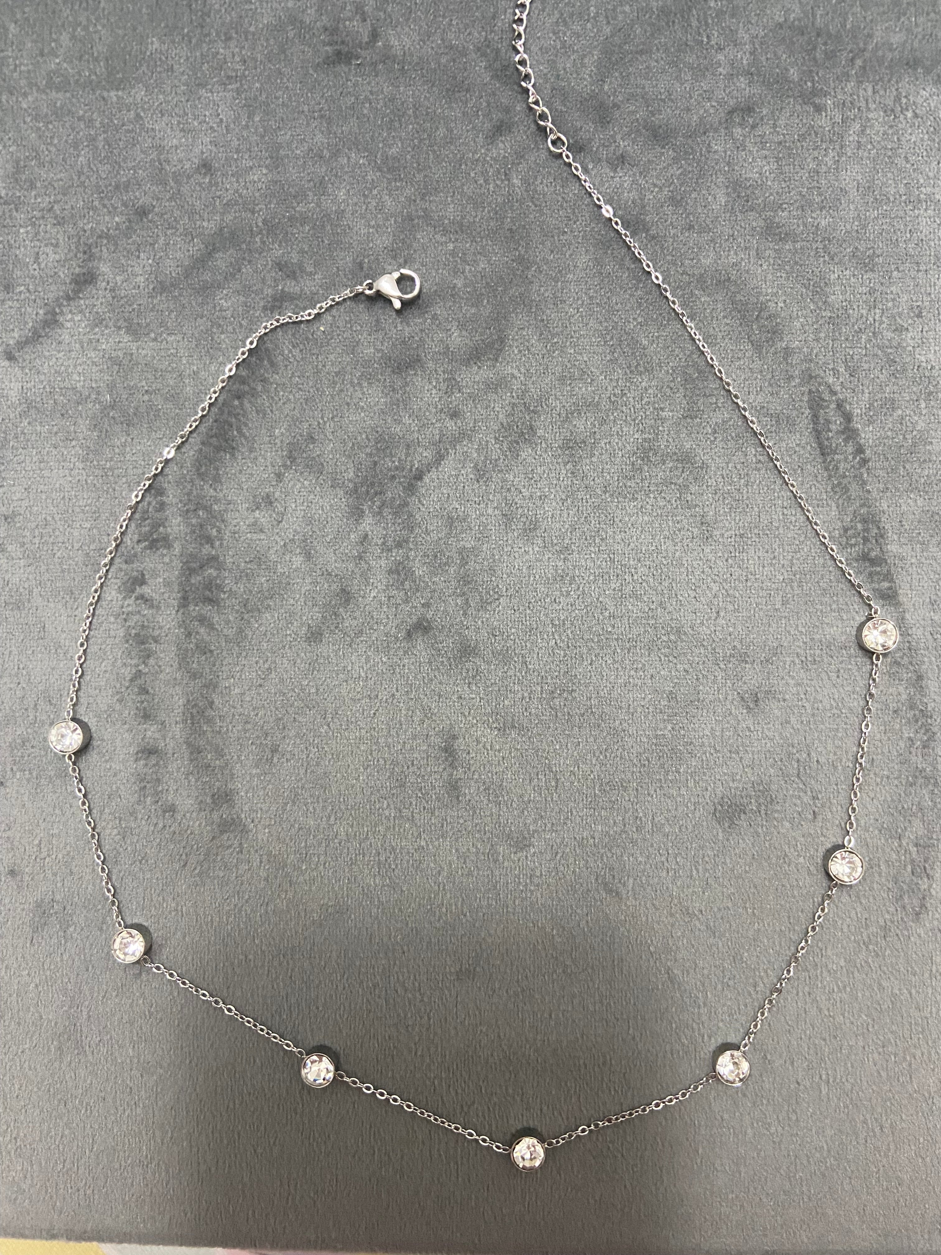 Taş işlemeli kolye