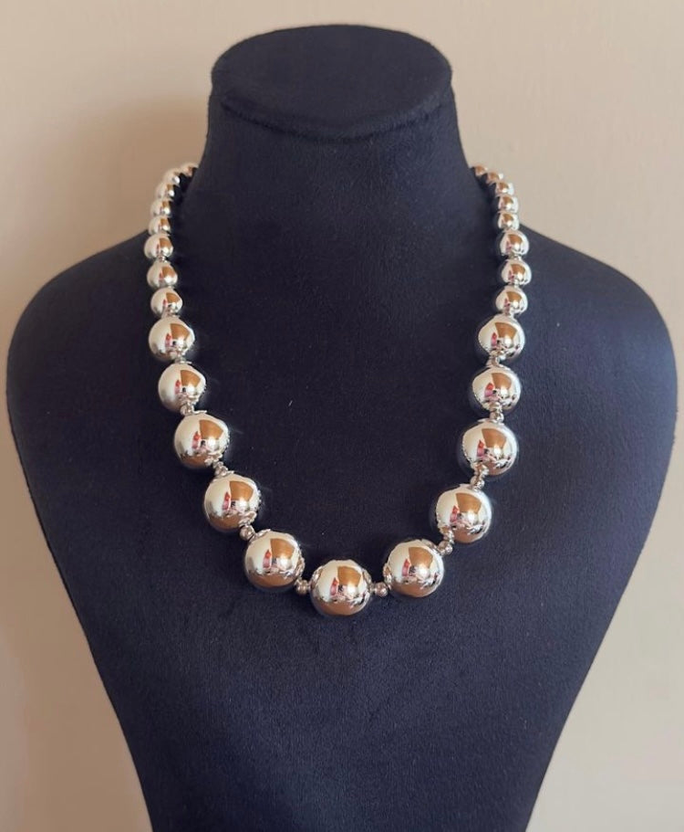 Büyük topçuklu kolye