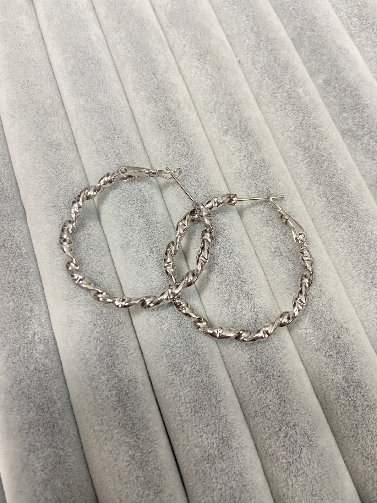 Halkalı tırtıklı küpe