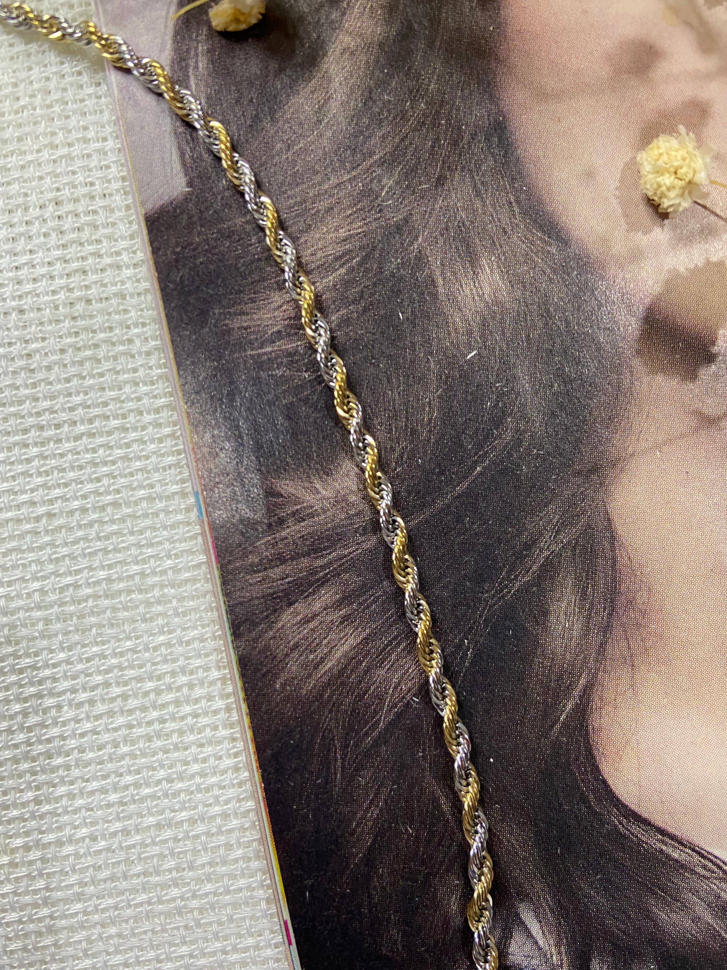 İki renkli burgu kolye