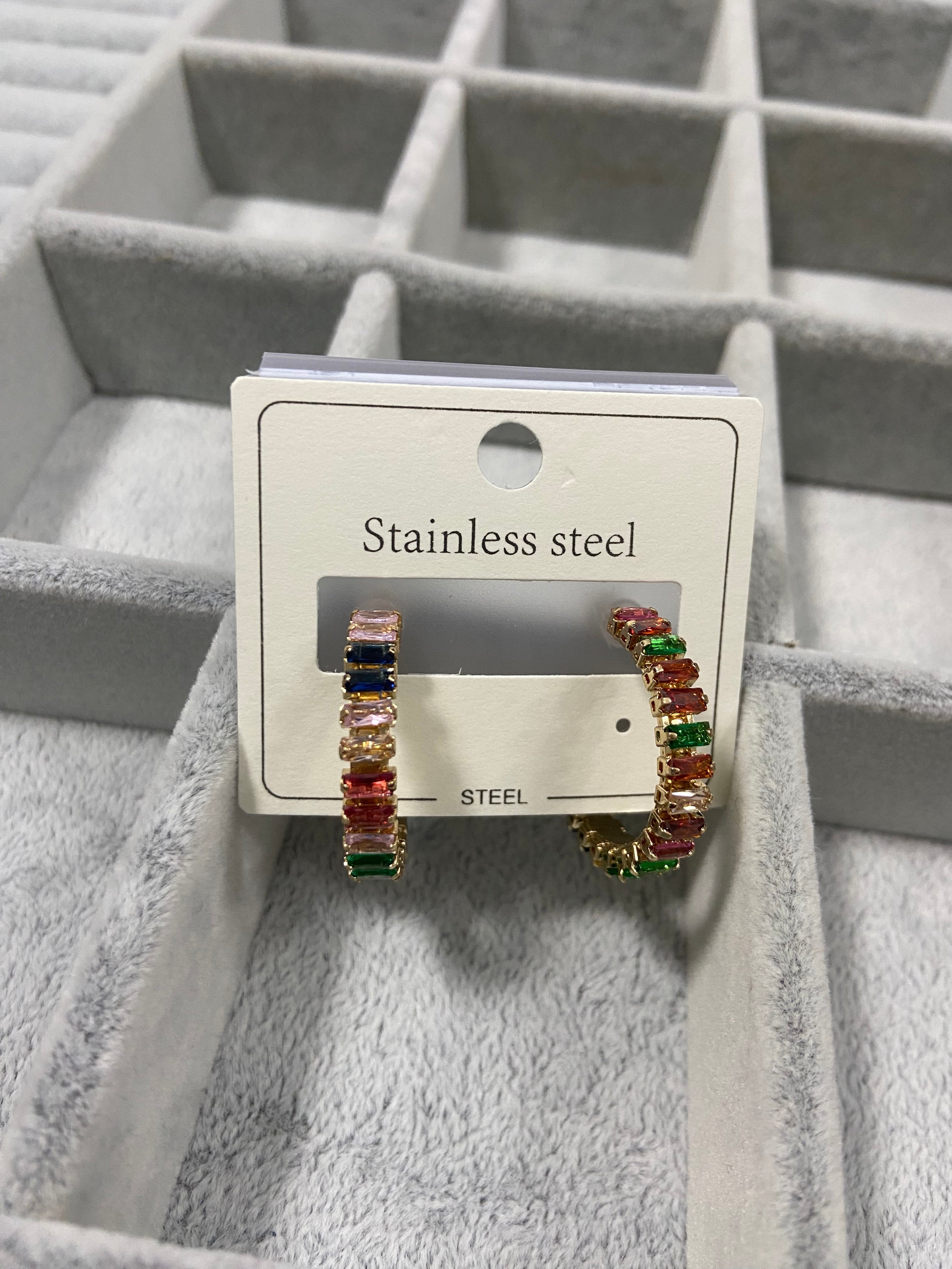 Renkli taşlı küpe