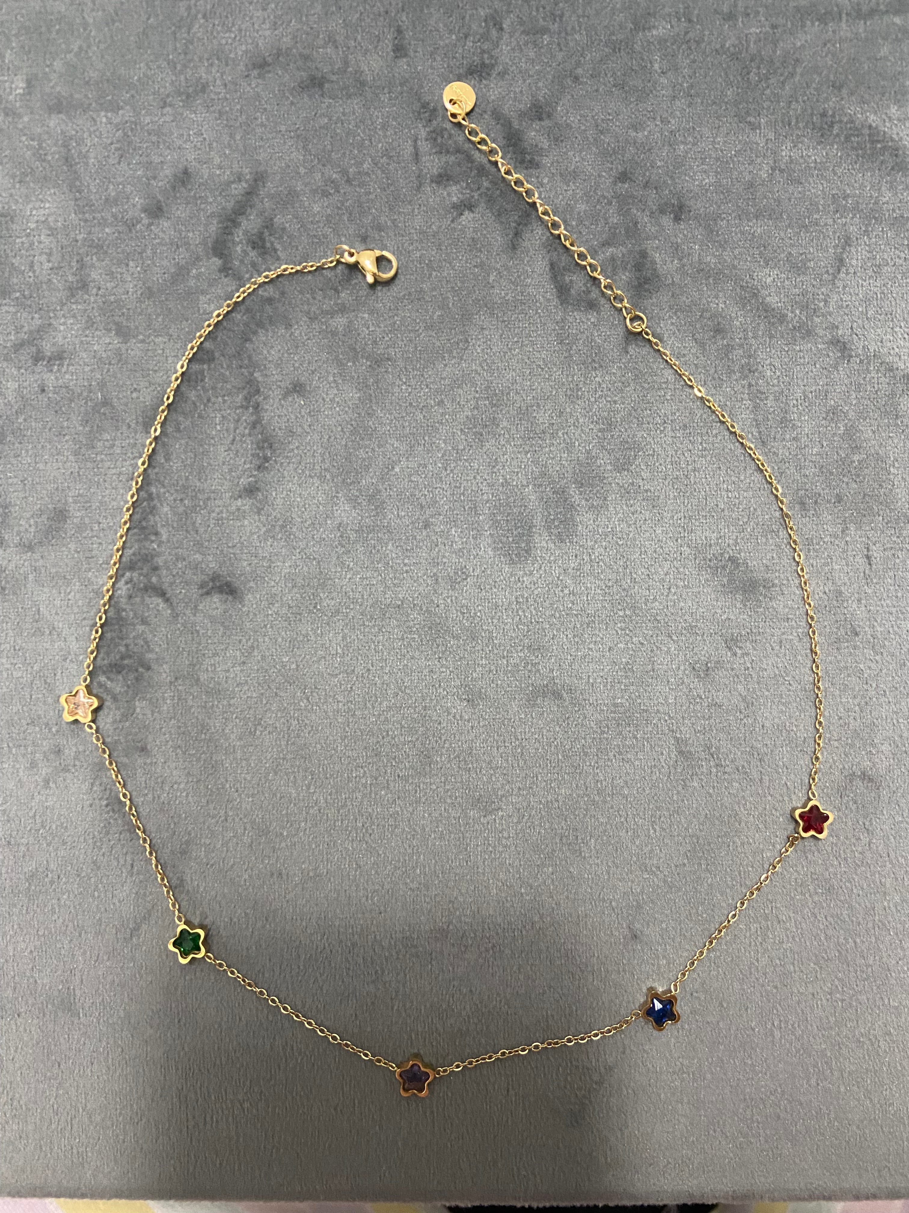 Renkli yıldızlı kolye