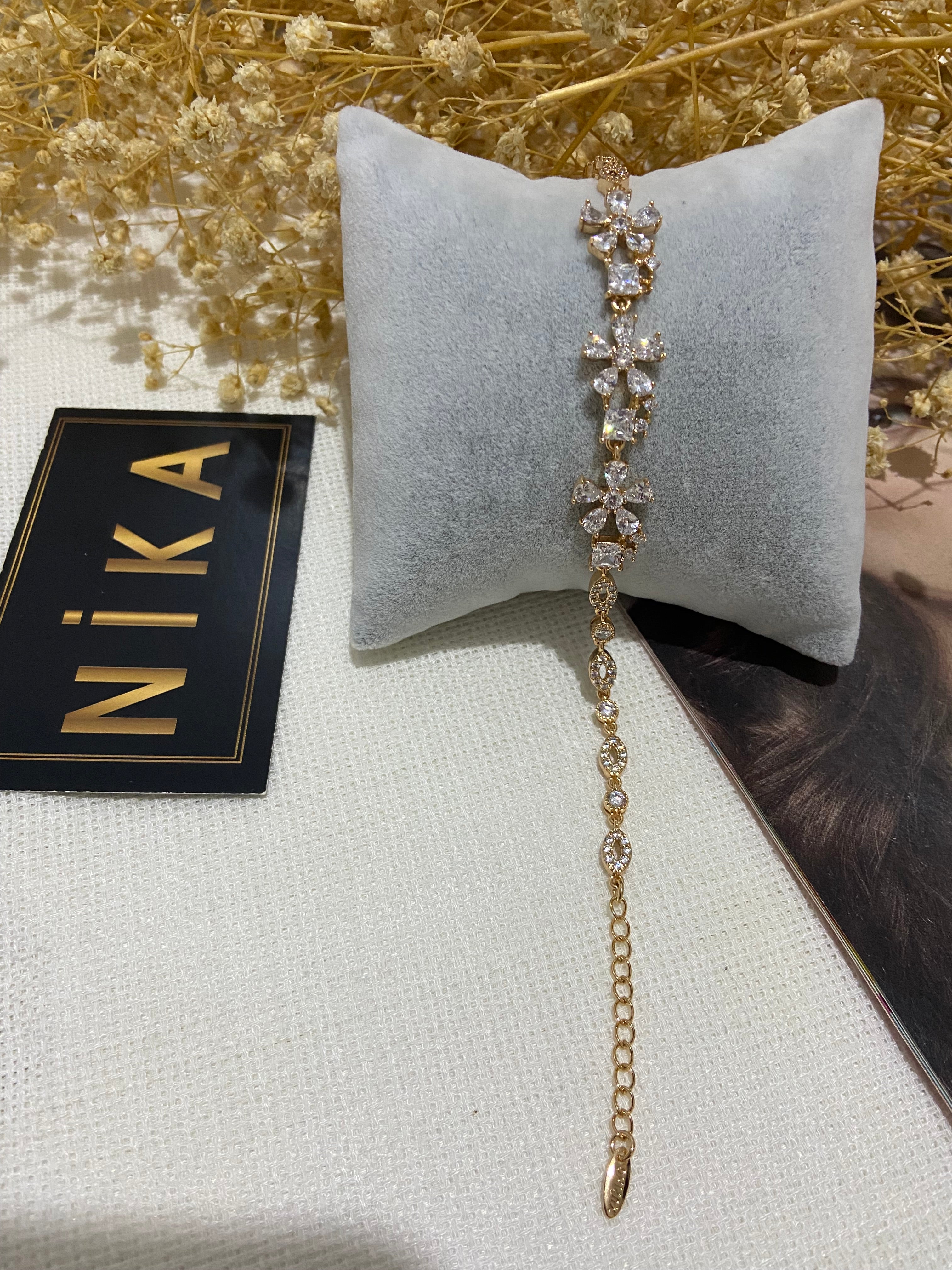 Çiçek detaylı rose bileklik