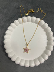 Pembe yıldızlı kolye