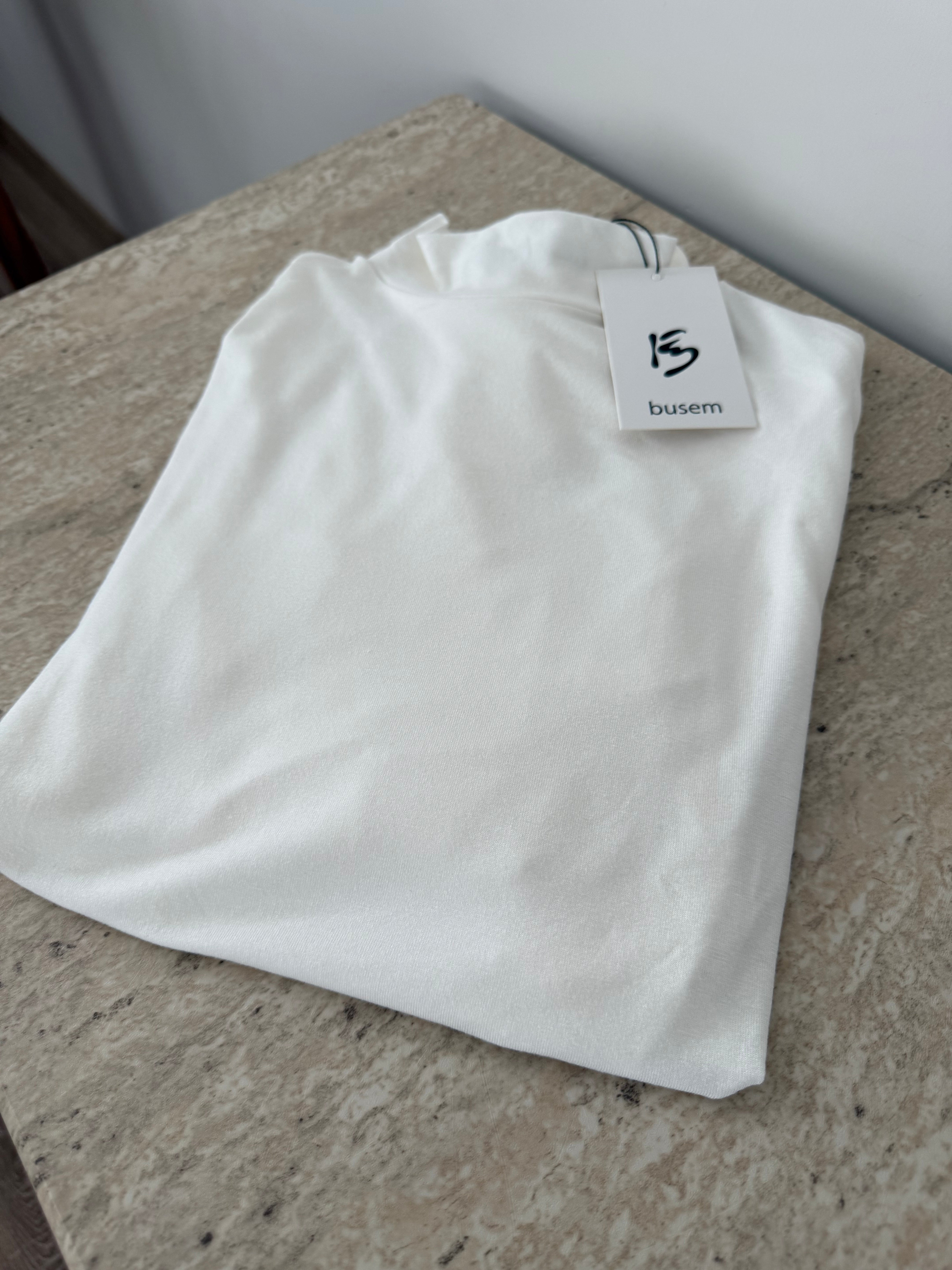 Beyaz uzun kollu badi