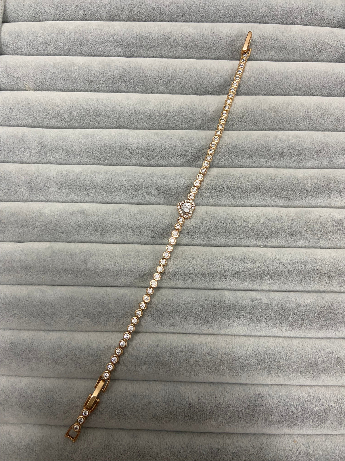 Minik kalpli zarif bileklik