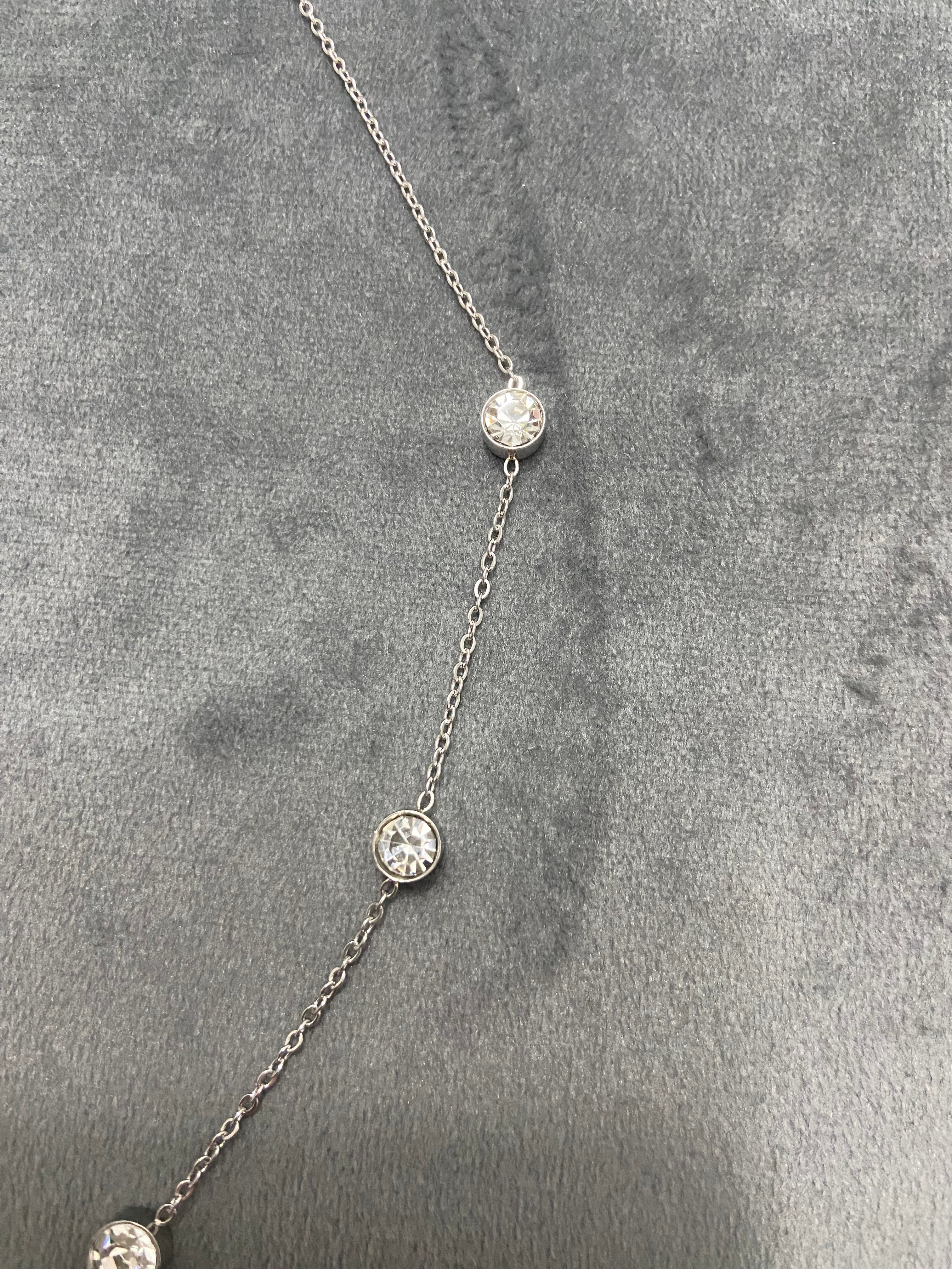 Taş işlemeli kolye