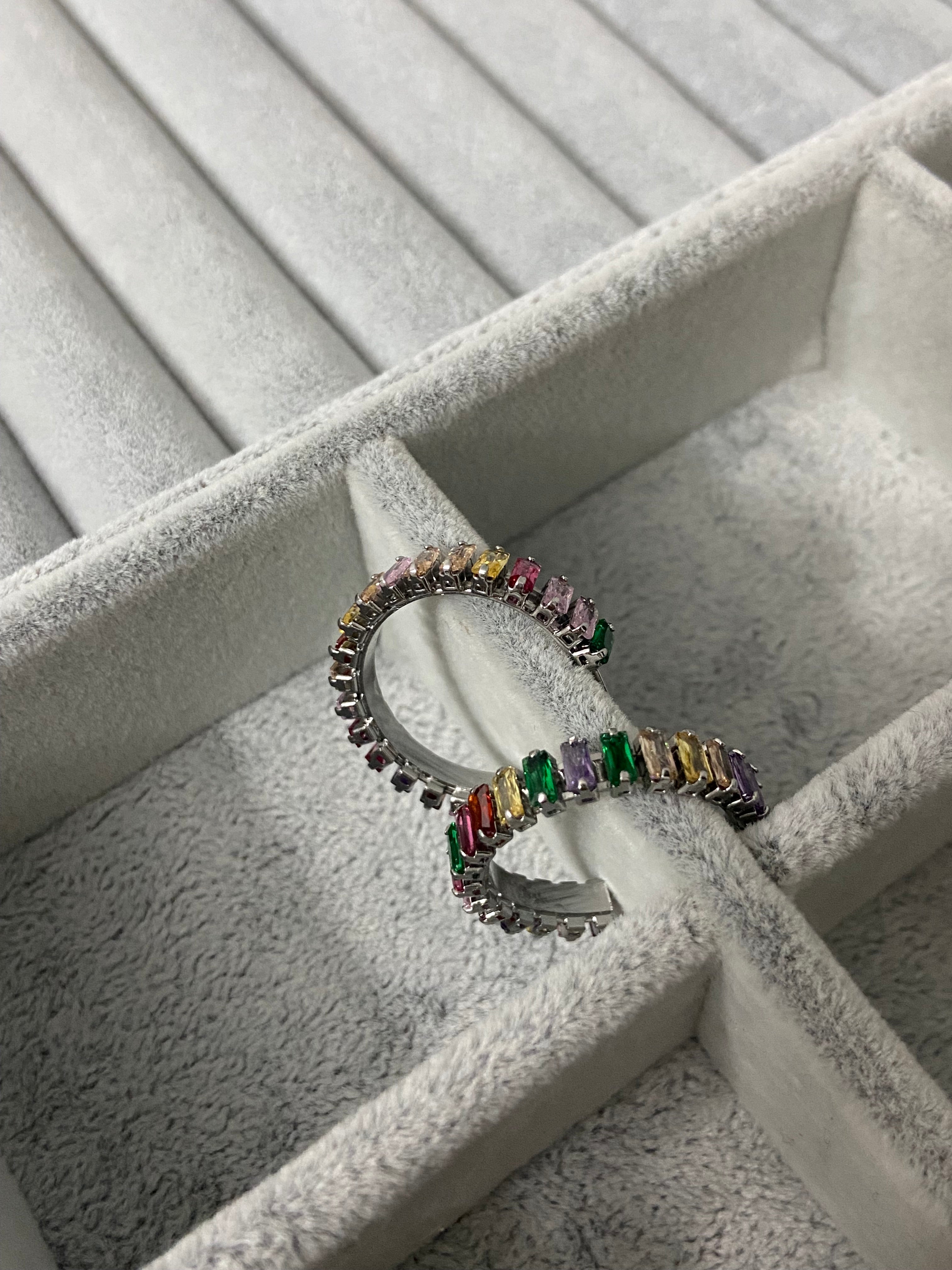 Renkli taşlı küpe