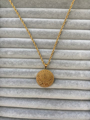 Ucu yuvarlak altınlı kolye