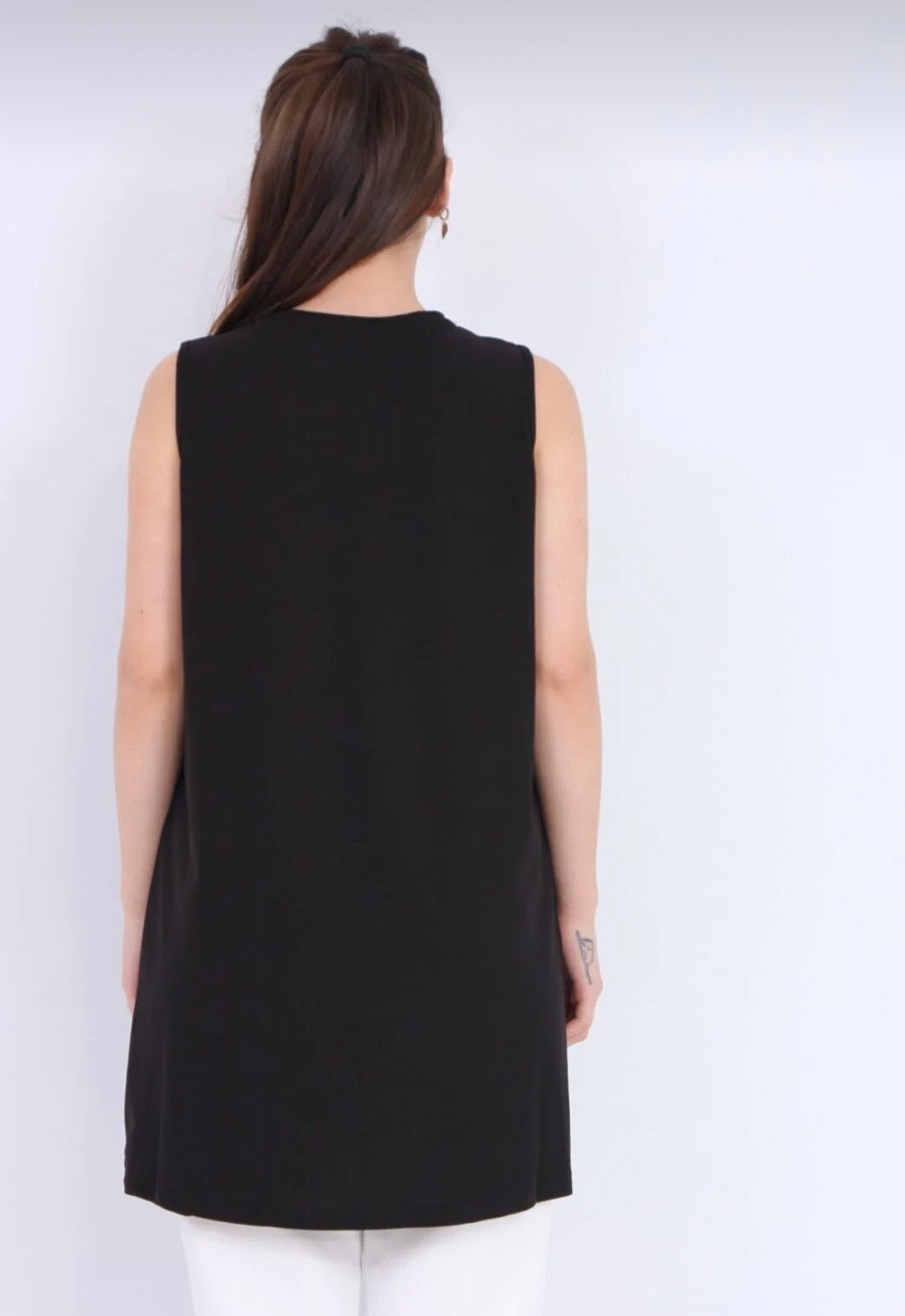 Siyah sıfır kollu içlik