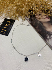 Siyah taş detaylı kolye