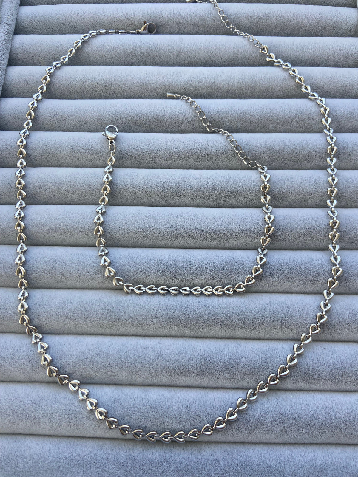 Üçgen detaylı kolye