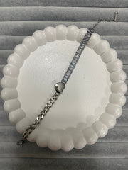 Zarif kalp detaylı bileklik