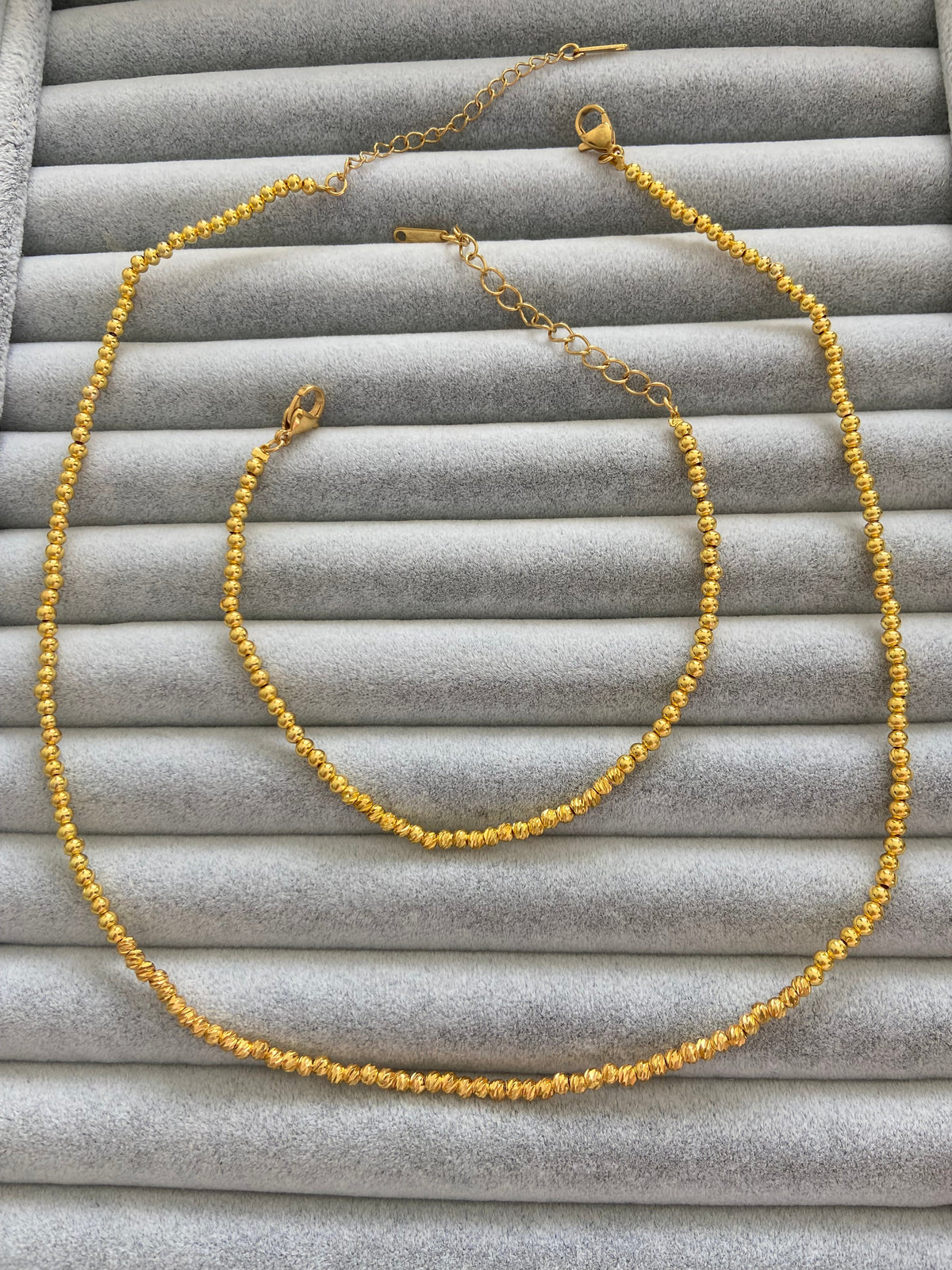 Minik topçuklu kolye seti