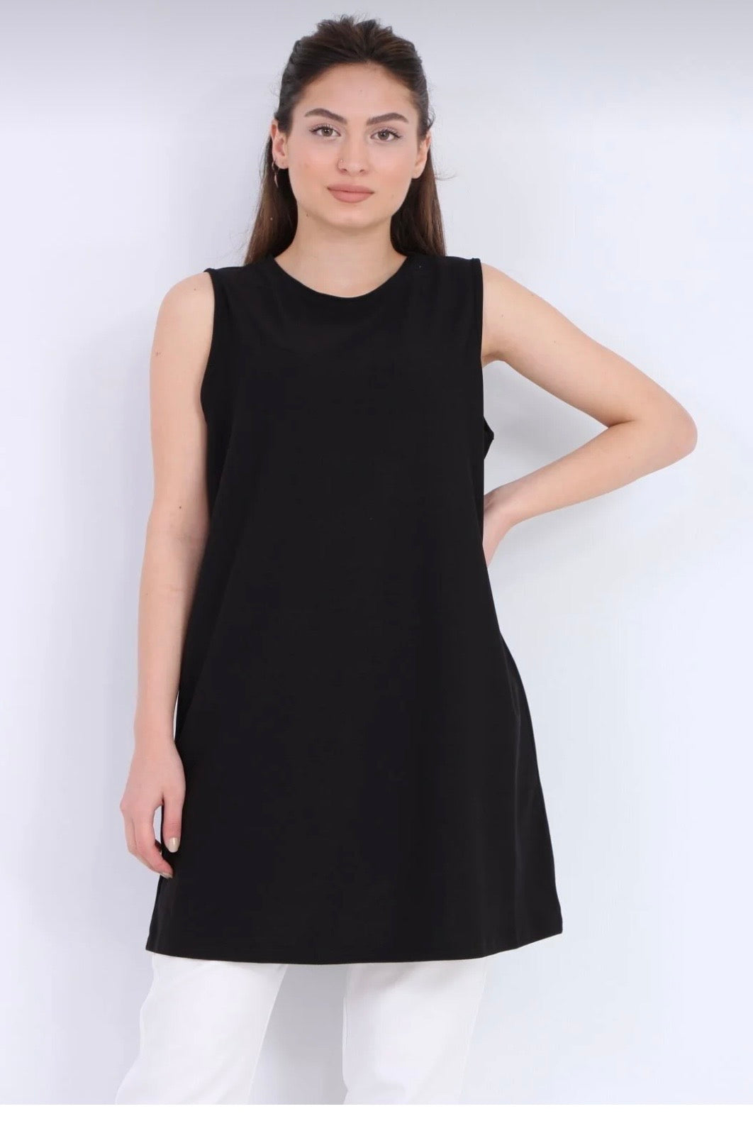 Siyah sıfır kollu içlik