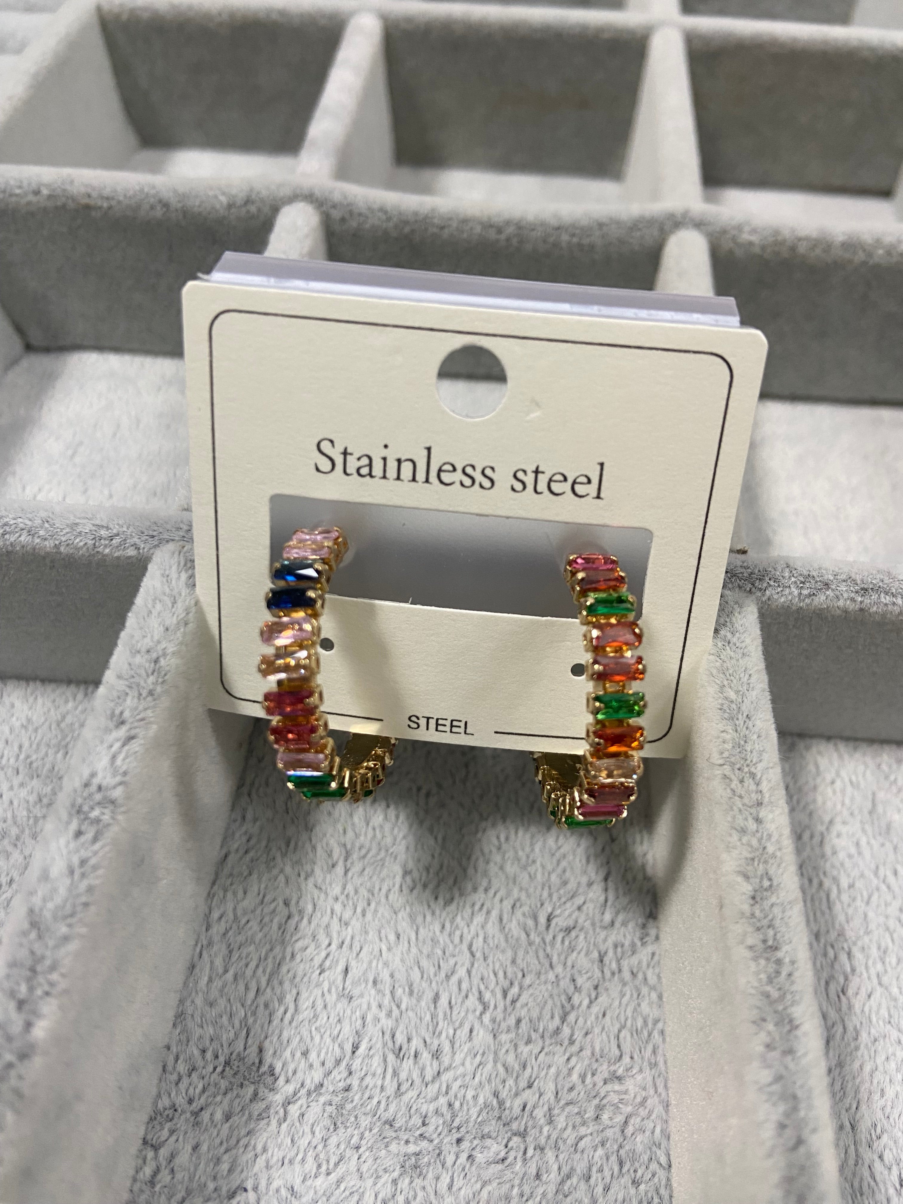 Renkli taşlı küpe