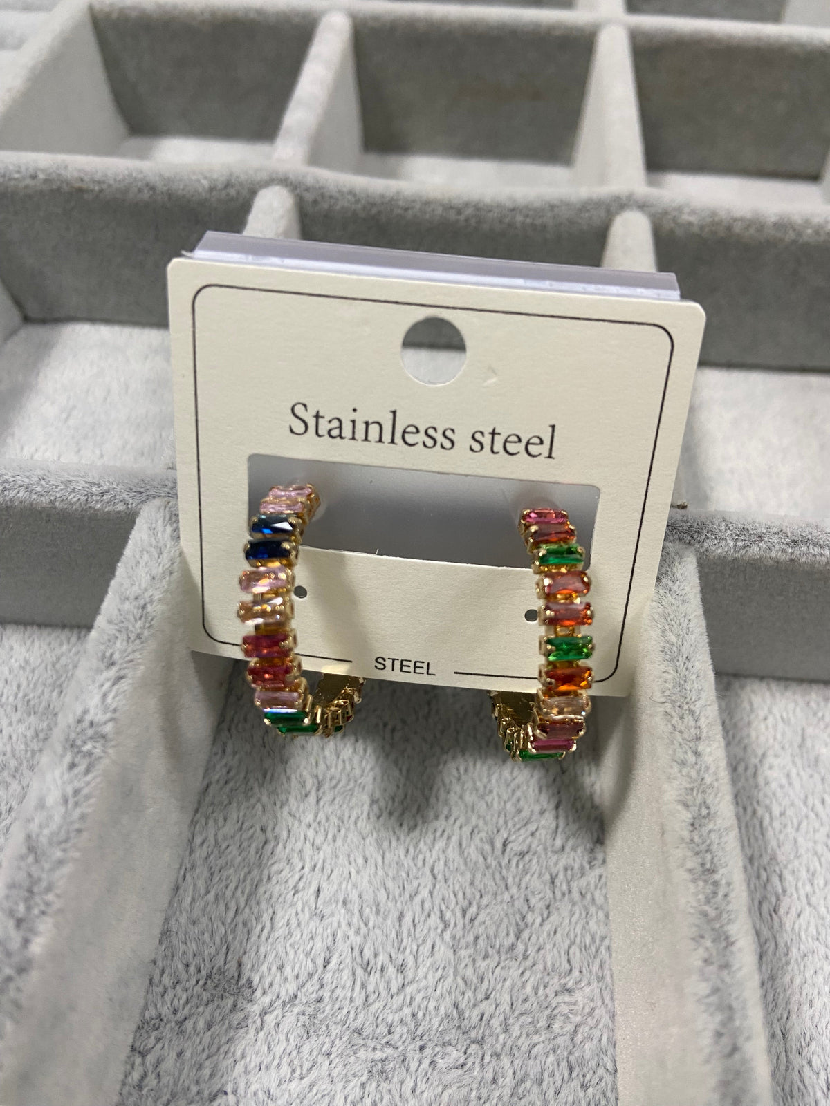 Renkli taşlı küpe