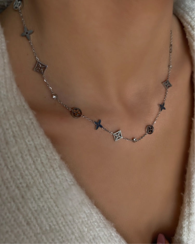 Silver renk motifli kolye