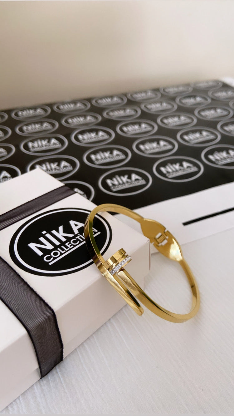 Gold renk çivi model kelepçe