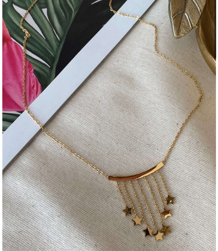 Yıldız detaylı saçaklı kolye