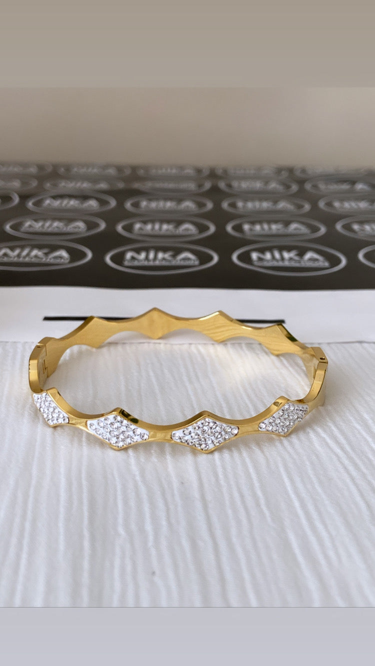 Dörtgen şekilli kelepçe