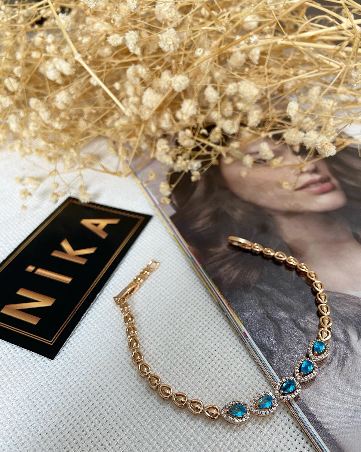 Mavi taş detaylı bileklik