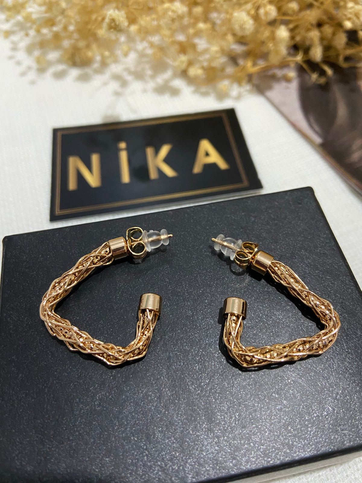 Burgu detaylı küpe