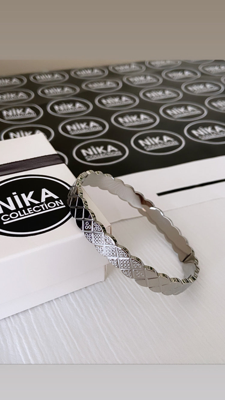 Kendinden desenli kelepçe