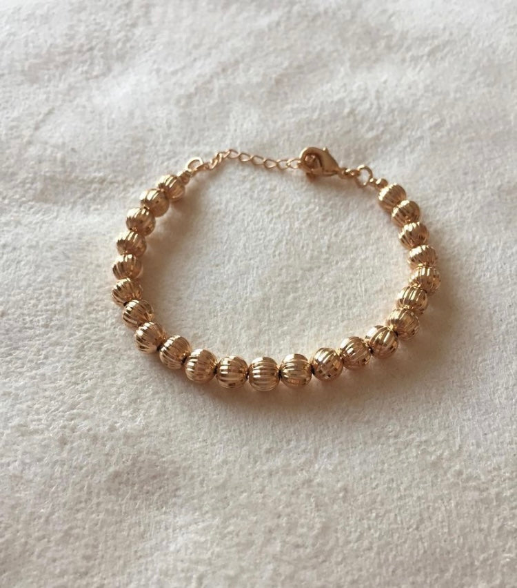 Sıralı top detaylı bileklik