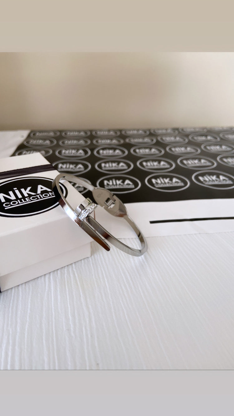 Silver renk çivi model kelepçe