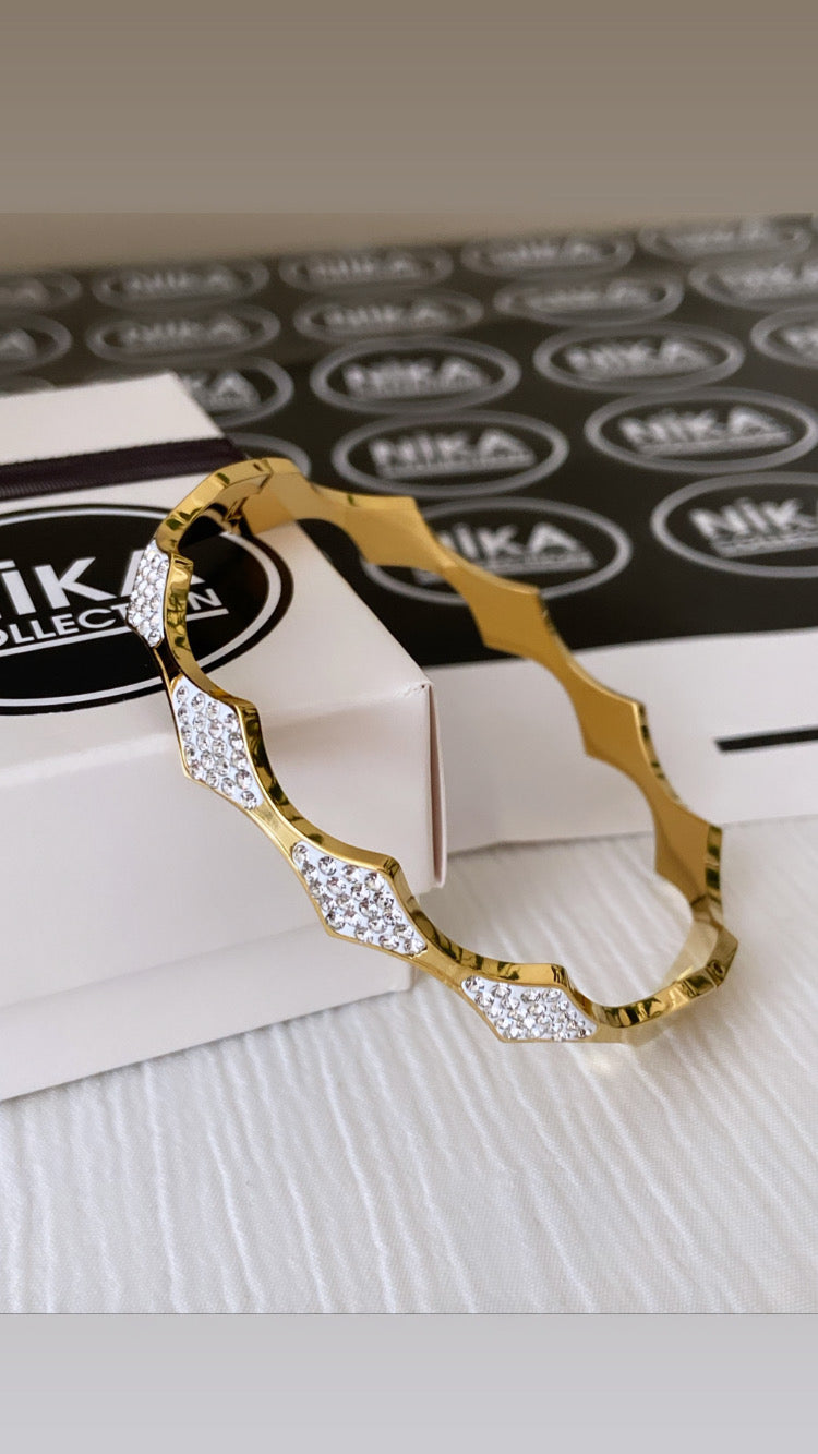 Dörtgen şekilli kelepçe